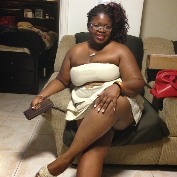 Profile Picture of Stephanie Smiley (@mzscarter829) on Poshmark