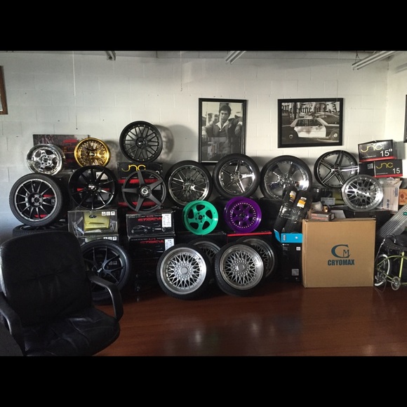 Profile Picture of Jason Robles (@rjasonp1) on Poshmark