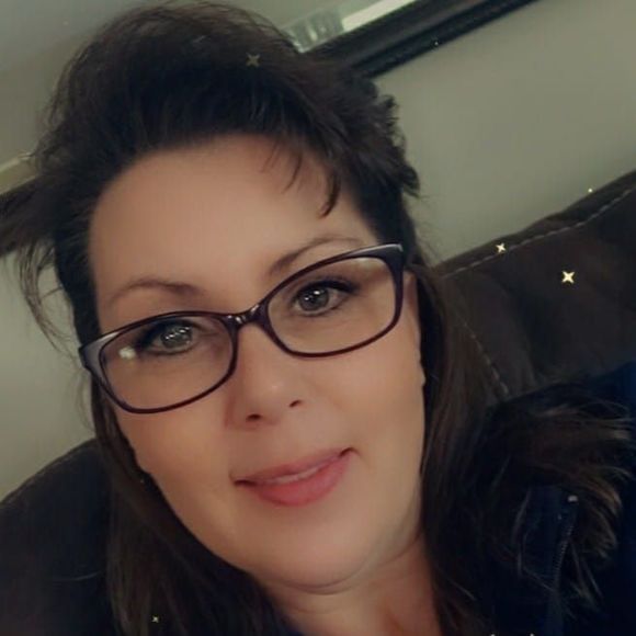 Profile Picture of Stephanie Pawlowski (@stephaniepawlow) on Poshmark