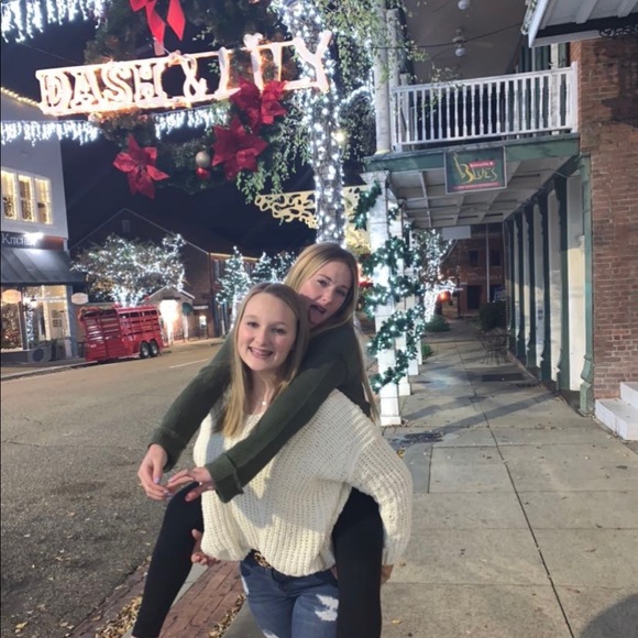 Profile Picture of Alyssa Aucoin (@alyssa14885) on Poshmark