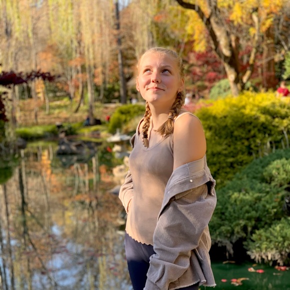 Profile Picture of Jess Hays (@helleroooo) on Poshmark