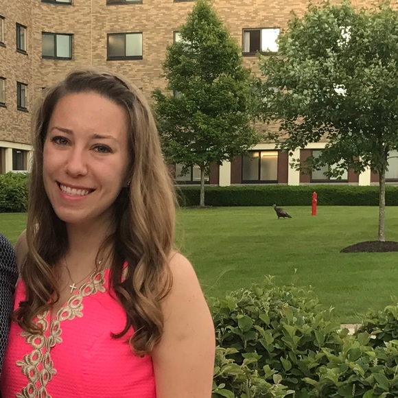 Profile Picture of Leandra Charsky (@lchards) on Poshmark