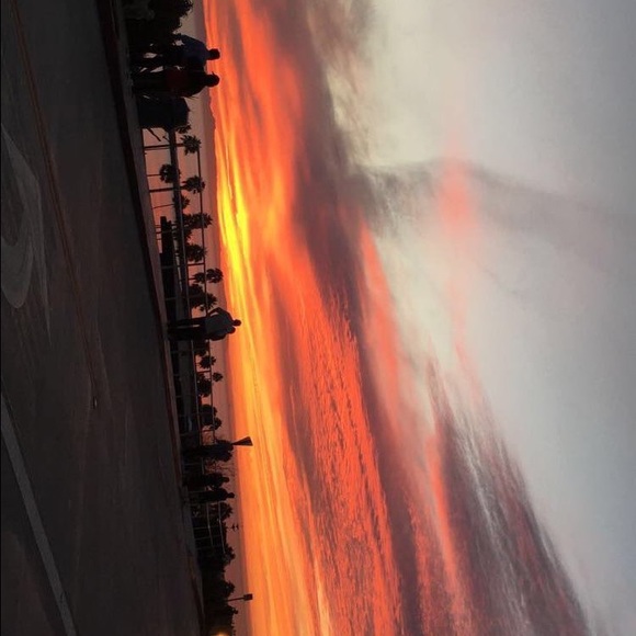 Profile Picture of Nicki Simson (@nickisimson) on Poshmark