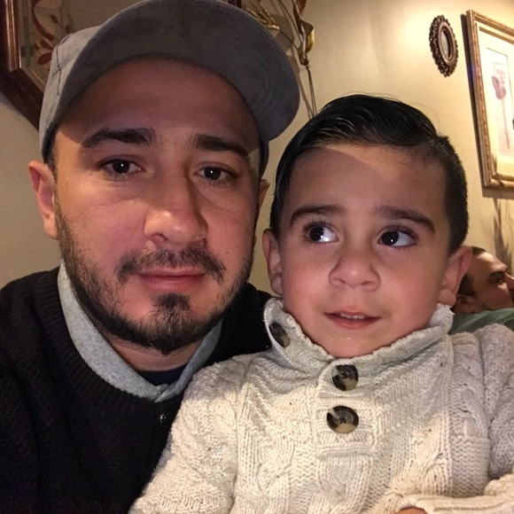 Profile Picture of Darwin Lara (@darwin0515) on Poshmark