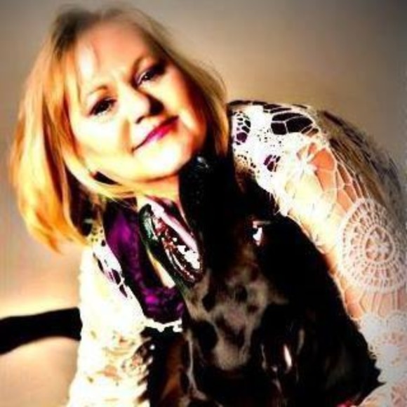 Profile Picture of Denise James (@denisegj34) on Poshmark