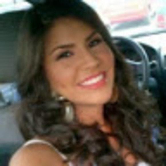 Profile Picture of Yagmaly Malpica (@yagmaly) on Poshmark