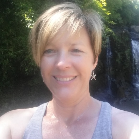 Profile Picture of Christine Oxley (@printntees) on Poshmark