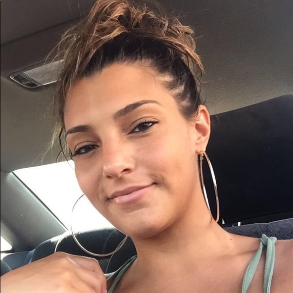 Profile Picture of Jaclyn Deleskey (@jaclyn0702) on Poshmark