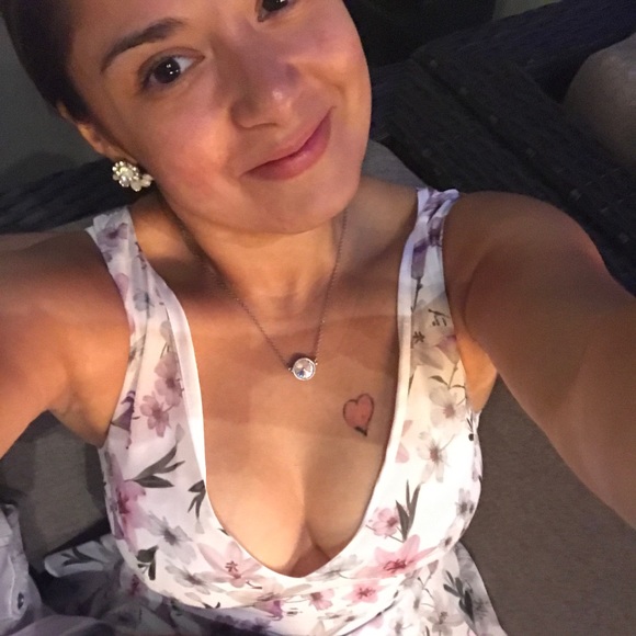 Profile Photo of Monica Mendoza (@momlife224919) on Poshmark