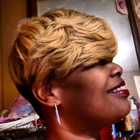 Profile Picture of Debra Triplett (@debra_triplett) on Poshmark