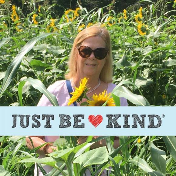 Profile Picture of Christine Halsey (@chrshlsy) on Poshmark