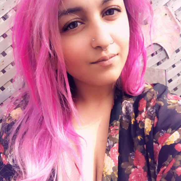 Profile Picture of Alana Viau (@1337f0x) on Poshmark