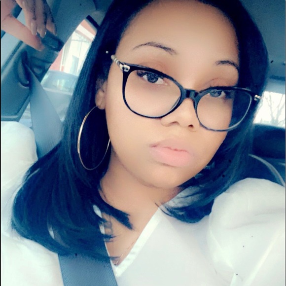 Profile Picture of Jessica Lonon (@jessicalonon) on Poshmark