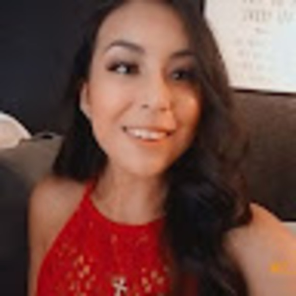 Profile Picture of Crystal Barrera (@cece1barr) on Poshmark