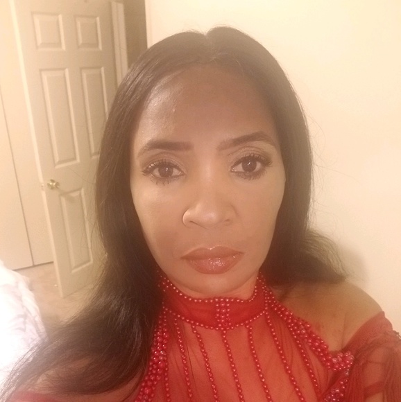 Profile Picture of Vemuna Katjaimo (@viviankat) on Poshmark