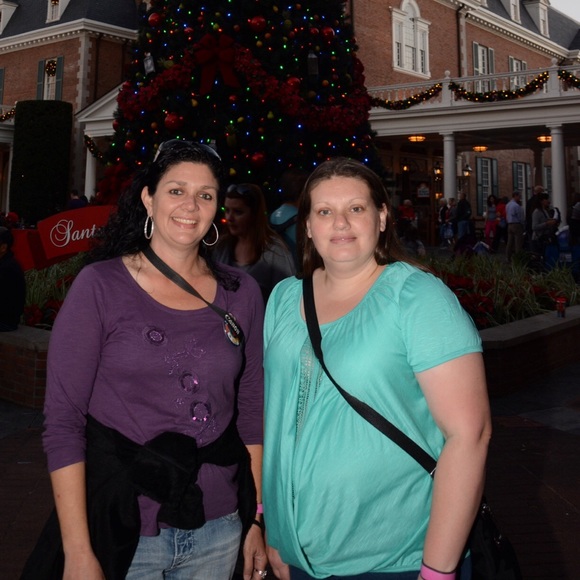 Profile Picture of Cyndi Biddlecome (@mardi14) on Poshmark