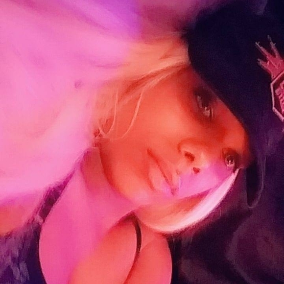 Profile Picture of Mina Minx (@menabuena) on Poshmark