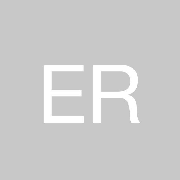 Profile Picture of Elise Rubenstein (@ehr215) on Poshmark