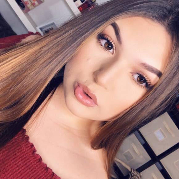 Profile Picture of Lorena Ramos (@lorrena12) on Poshmark