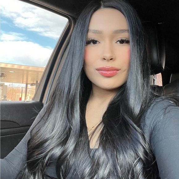 Profile Picture of Ilse Gonzalez (@ilseg10) on Poshmark