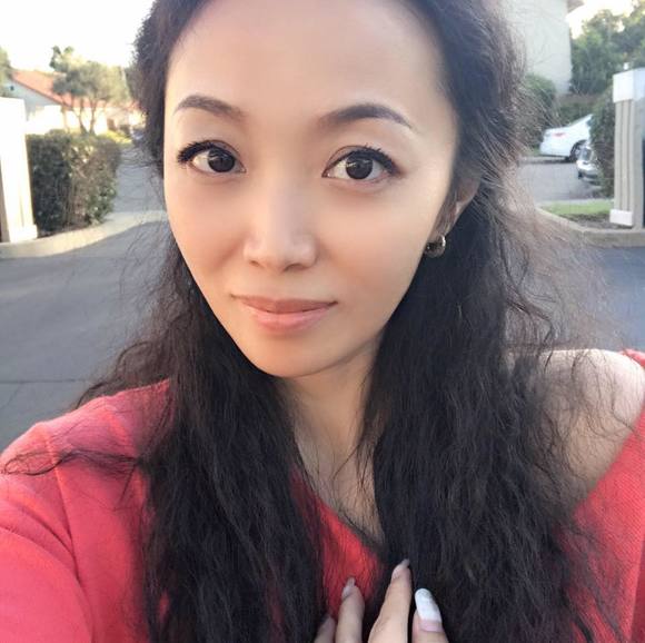 Profile Picture of Xiaodan Lu (@xiaodanlu) on Poshmark