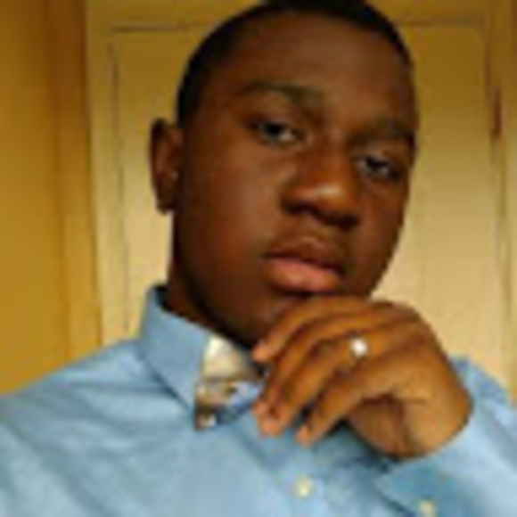 Profile Picture of Brenson Valeus (@brensonvaleus) on Poshmark