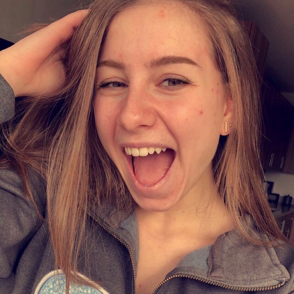 Profile Picture of Talia Uretsky (@tal_uretsky) on Poshmark