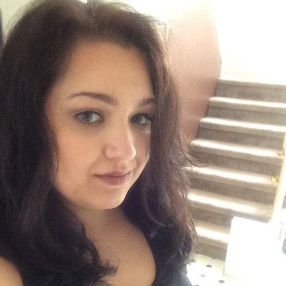 Profile Picture of Felicia Horvath (@pintsize91) on Poshmark
