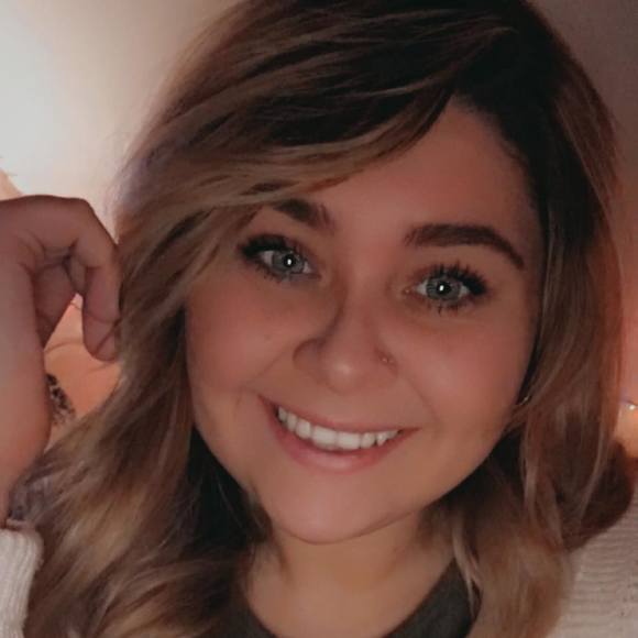 Profile Picture of Hannah Streeter (@hannah_streeter) on Poshmark