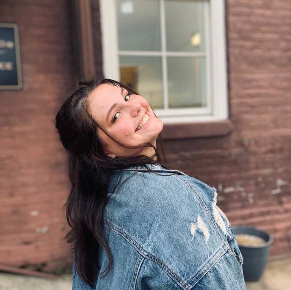 Profile Picture of Caitlin Davis (@caitlindavis177) on Poshmark