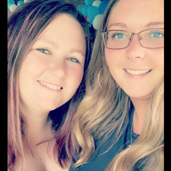 Profile Picture of Danielle Ahlbrandt (@ahlbrandt712) on Poshmark