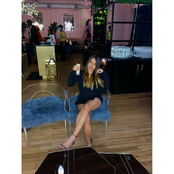 Profile Picture of Daniela Angée taborda (@daniangee1) on Poshmark