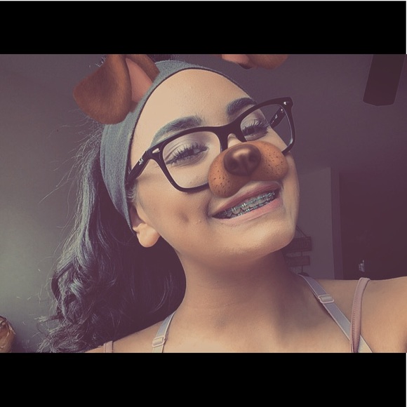 Profile Picture of Malia Eiland (@miaeilandd) on Poshmark