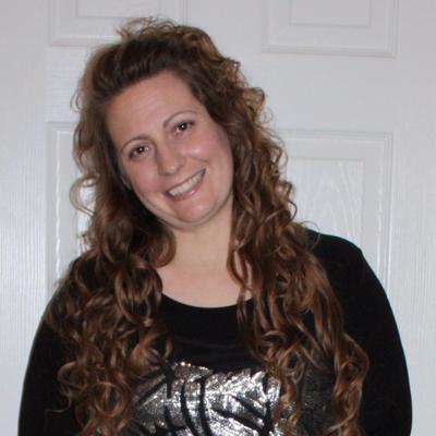 Profile Picture of Danielle Hollinger (@dukas1977) on Twitter