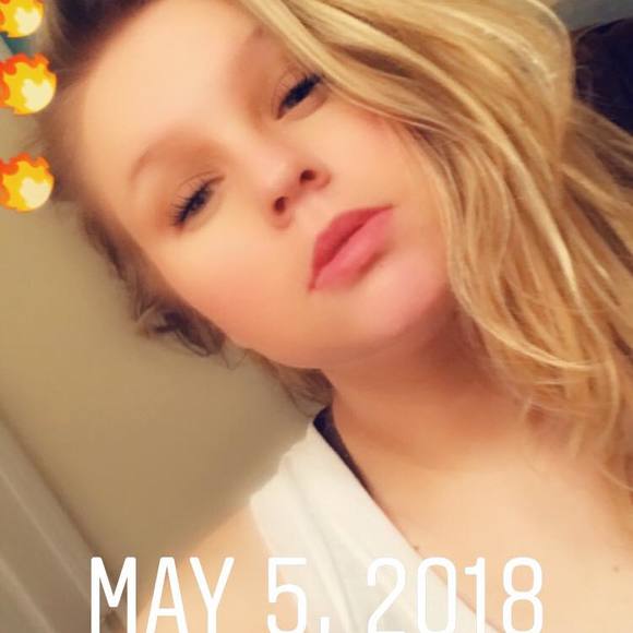 Profile Picture of Elizabeth Mosch (@elizabethmosch) on Poshmark