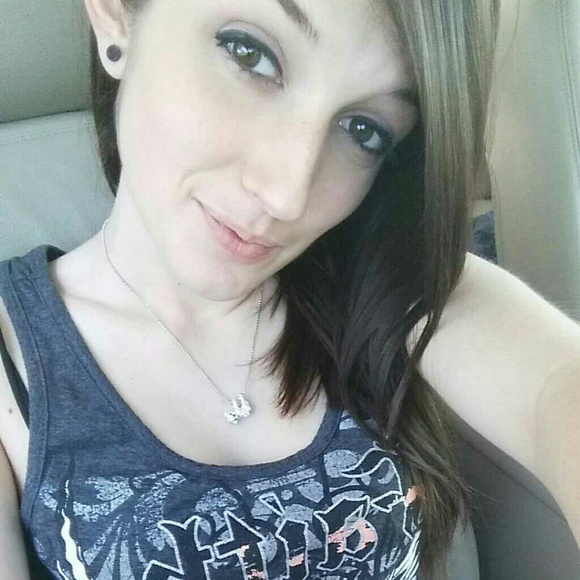 Kristine Lyman - Poshmark Profile Picture of Kristine Lyman (@lemonhead1206) on Poshmark