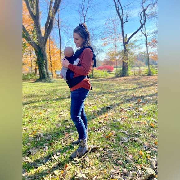 Profile Picture of Sarah S (@sershan214) on Poshmark