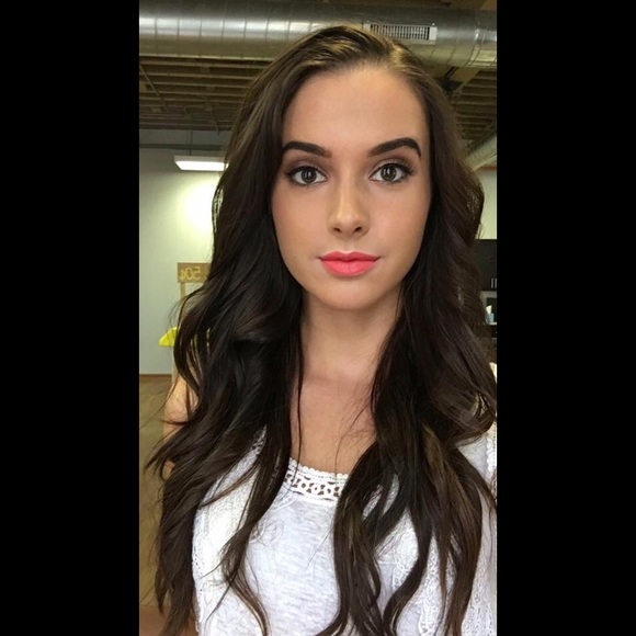 Profile Picture of Riley Lhotka (@rileylhotka) on Poshmark