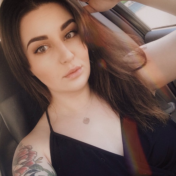 Profile Picture of Michaela Altshuler (@michaelaannb) on Poshmark