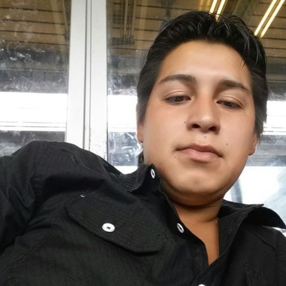 Profile Picture of Paul Velez (@paulmau4) on Poshmark