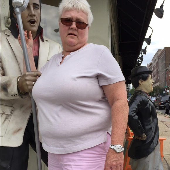 Profile Picture of Tina Franciscus (@franciscus) on Poshmark