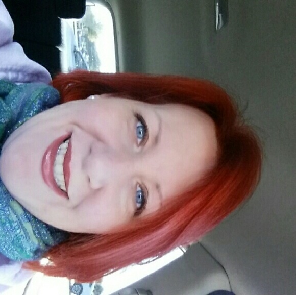 Profile Picture of Mary Moncrieff (@marymoncrieff) on Poshmark