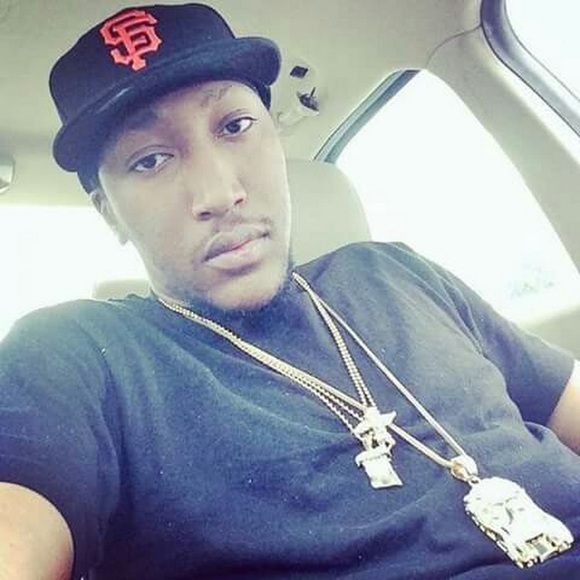 Profile Picture of Doneil Gomillion (@scorpi0864) on Poshmark