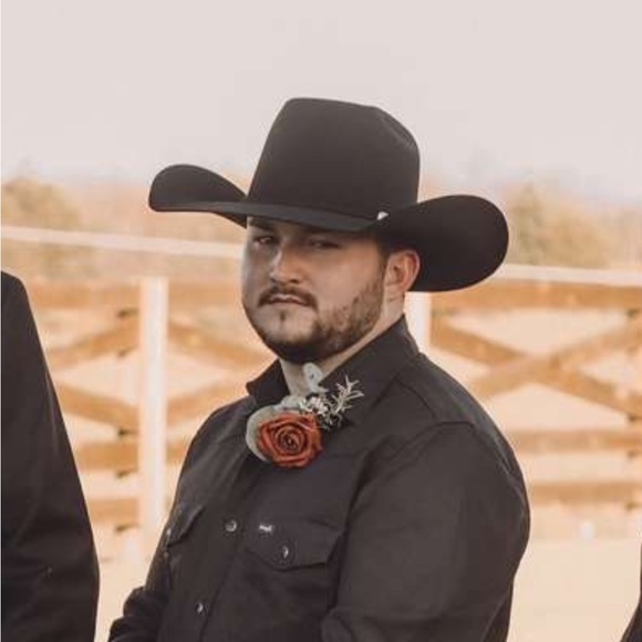 Profile Picture of Dustin Dailey (@ddailey0803) on Poshmark