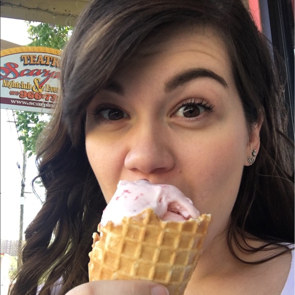 Profile Picture of Deb Kintsel (@debsiejoy) on Poshmark