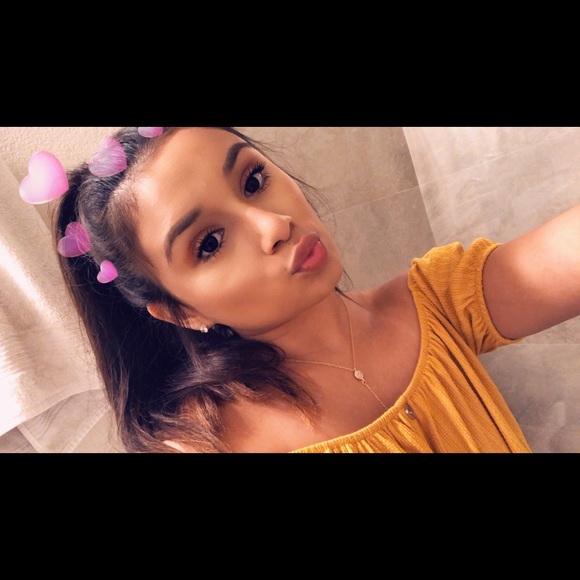 Profile Picture of Alexandra Lazalde (@alexandraaal_xo) on Poshmark