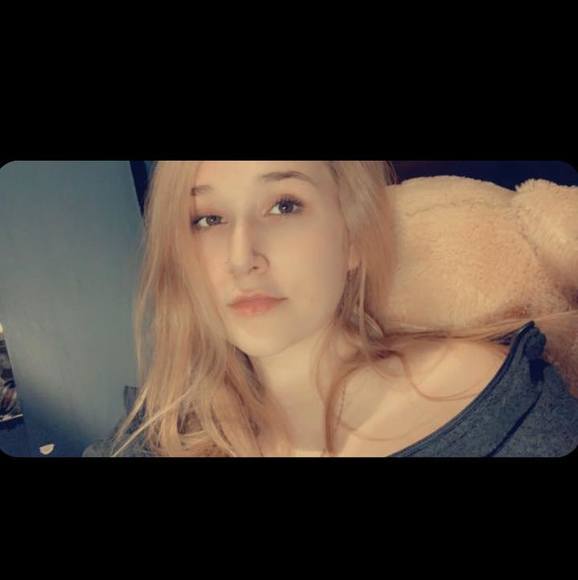 Profile Picture of Korina Thorne (@korinathorne) on Poshmark