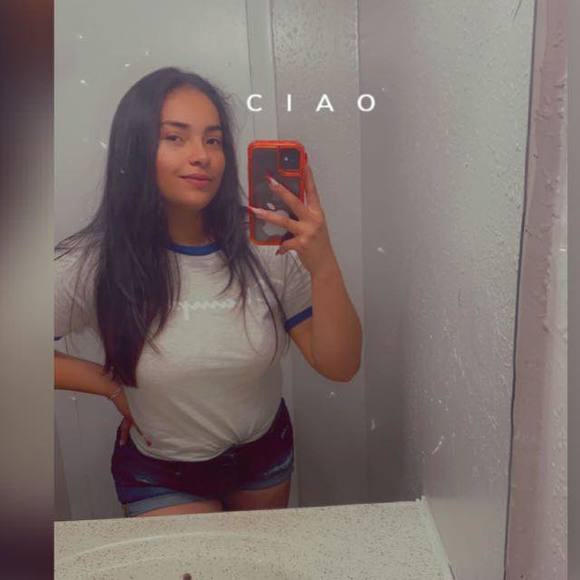 Profile Picture of Fatima Alvarado (@fatimaalvara591) on Poshmark