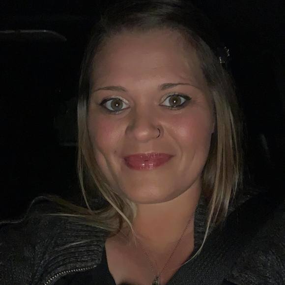 Profile Picture of Crystal Travis (@crystaltravis34) on Poshmark