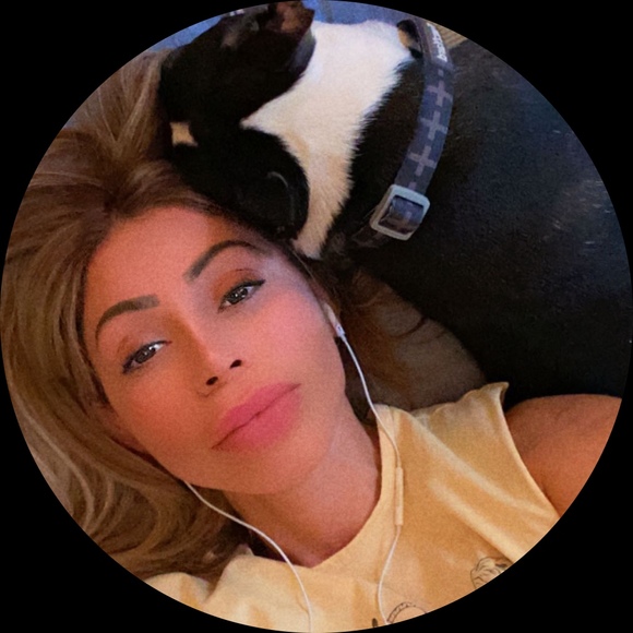 Profile Picture of Marie Samowitz (@marsamowitz) on Poshmark